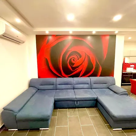 Peter & Roza Modern Apartmanhaz **** شقة Balatonmáriafürdő