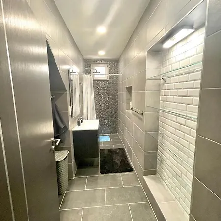Peter & Roza Modern Apartmanhaz **** Balatonmariafurdo