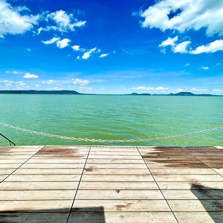 Peter & Roza Modern Apartmanhaz **** Balatonmariafurdo