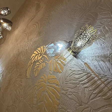 Peter & Roza Modern Apartmanhaz **** شقة *