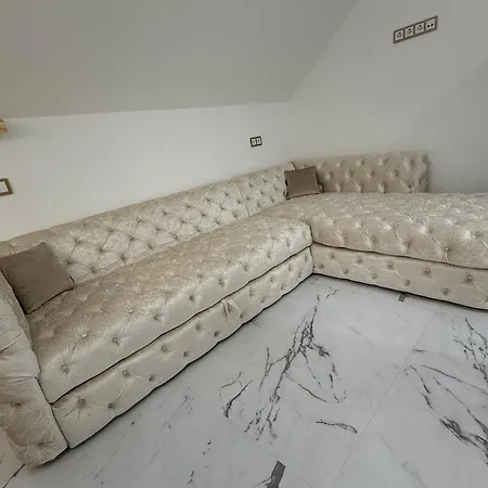 Peter & Roza Modern Apartmanhaz **** شقة Balatonmáriafürdő
