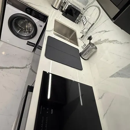 Peter & Roza Modern Apartmanhaz **** شقة *