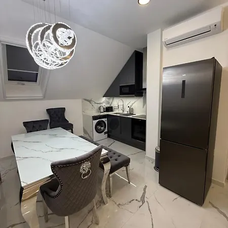 Peter & Roza Modern Apartmanhaz **** شقة Balatonmáriafürdő