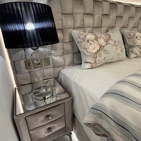 Peter & Roza Modern Apartmanhaz **** شقة Balatonmáriafürdő