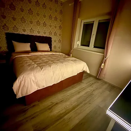 Peter & Roza Modern Apartmanhaz **** شقة Balatonmáriafürdő