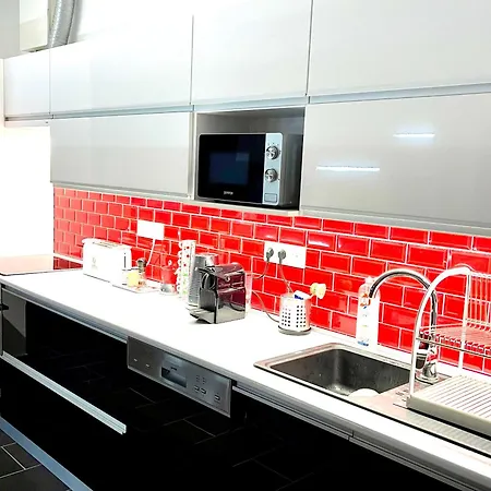 Peter & Roza Modern Apartmanhaz **** شقة
