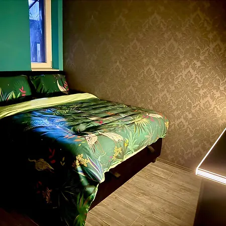 Peter & Roza Modern Apartmanhaz **** شقة