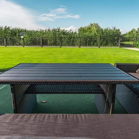 Peter & Roza Modern Apartmanhaz **** شقة Balatonmáriafürdő