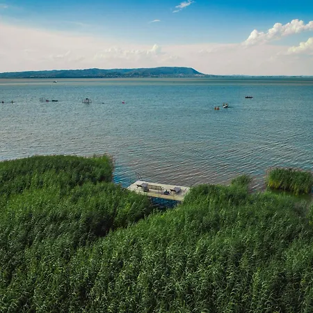 Peter & Roza Modern Apartmanhaz **** شقة Balatonmáriafürdő