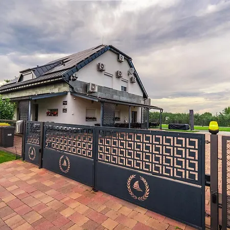 شقة Peter & Roza Modern Apartmanhaz **** Balatonmáriafürdő