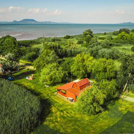 Peter & Roza Modern Apartmanhaz **** * Balatonmáriafürdő