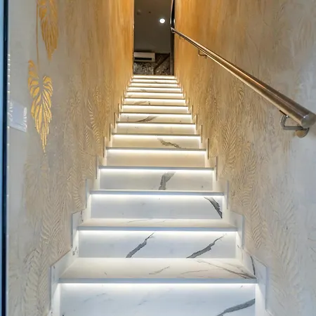 Peter & Roza Modern Apartmanhaz **** شقة