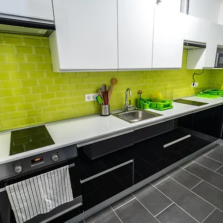 Peter & Roza Modern Apartmanhaz **** شقة *