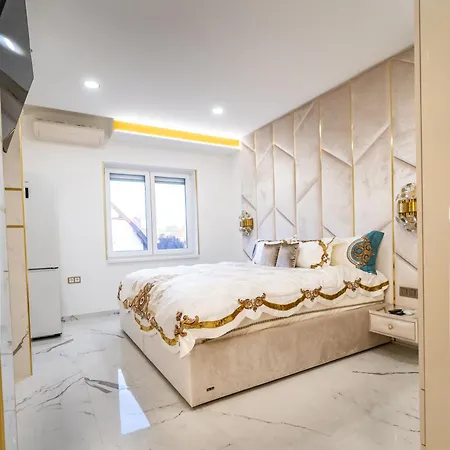 Peter & Roza Modern Apartmanhaz **** شقة